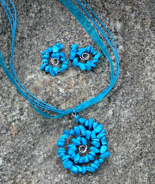 Sada spirály se zlomky tyrkenitu