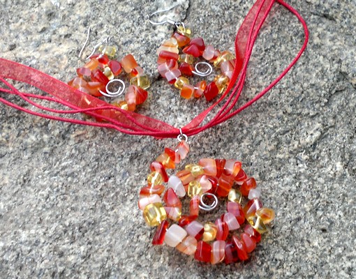 Sada spirály se zlomky karneolu