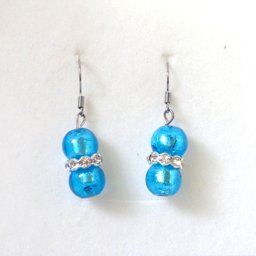 Světle modré náušničky se štrasovými rondelkami