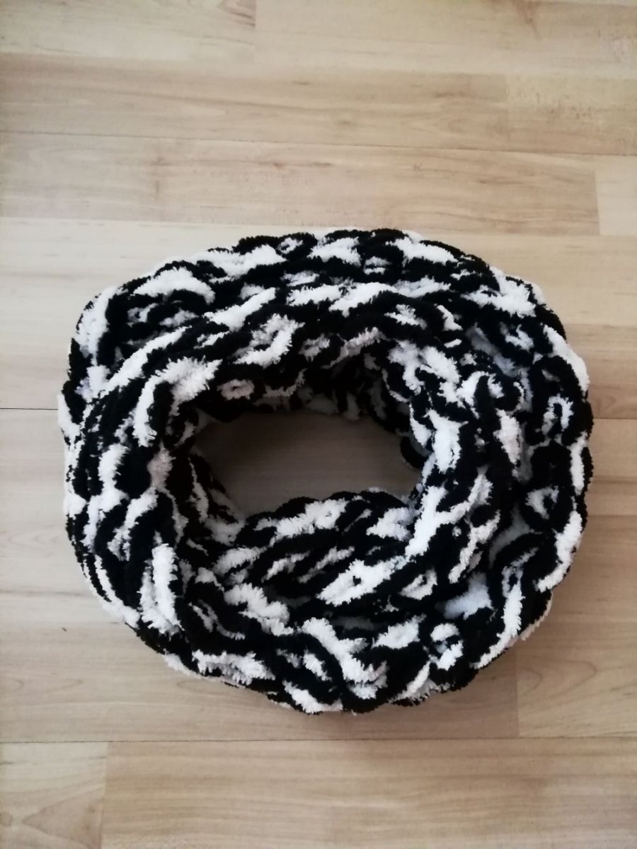 Měkký pletený nákrčník puffy - dalmatin