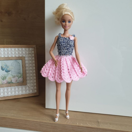 Šaty pro Barbie