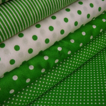 Bavlněná látka - metráž - bílý puntíček na zelené - š. 150 cm