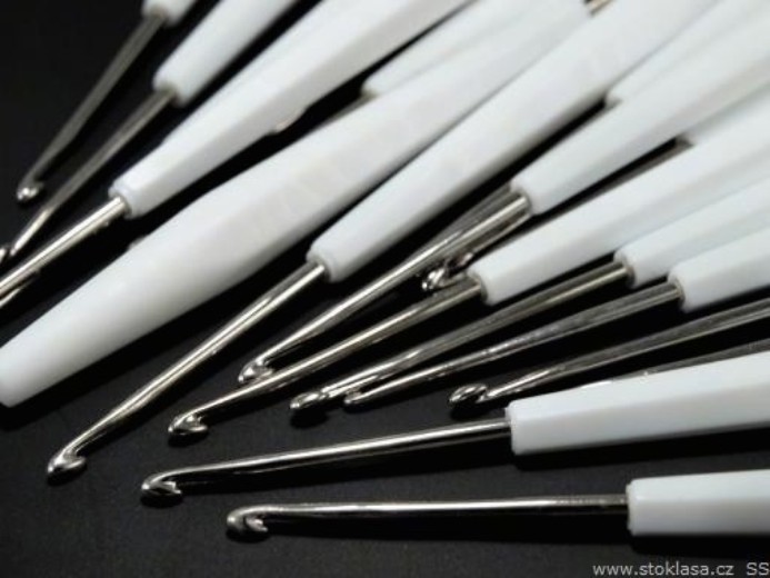 Háček na háčkování příze vel. 4