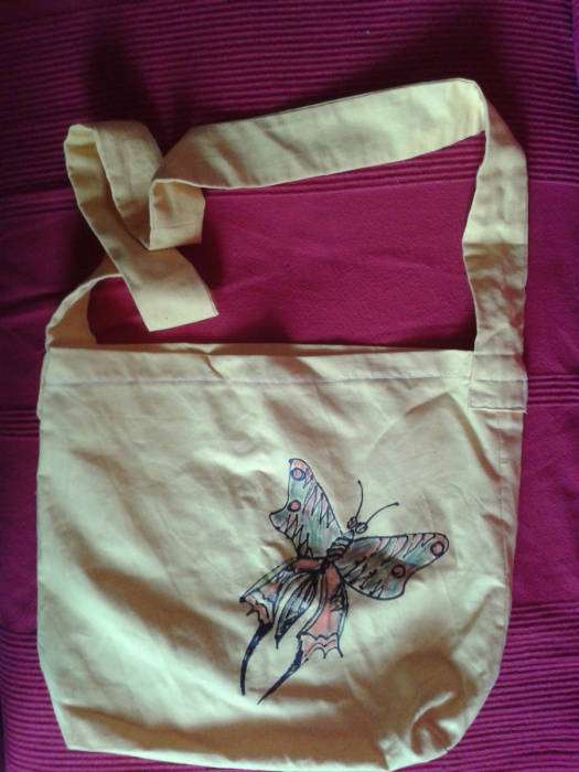 taška přes rameno s malovanym motivem motyl 