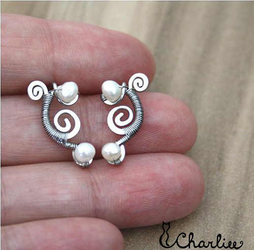 VINNÁ RÉVA-PERLY - pecky - tepané - hypoalergenní chirurgická ocel