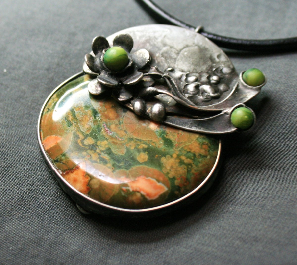 Ryolit  - deštný les