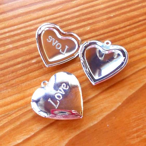 Srdcový Medailon Love - 1ks - Stříbrný