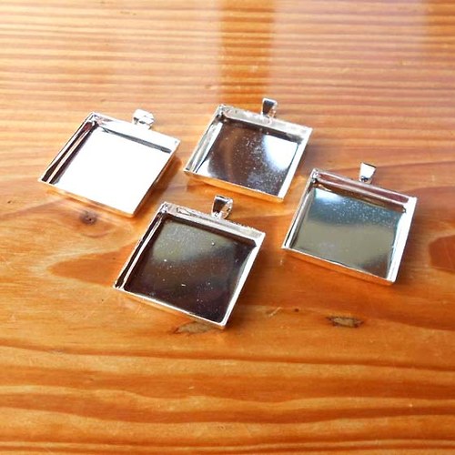 Lůžko Čtverec 25mm - 1ks - Stříbrné