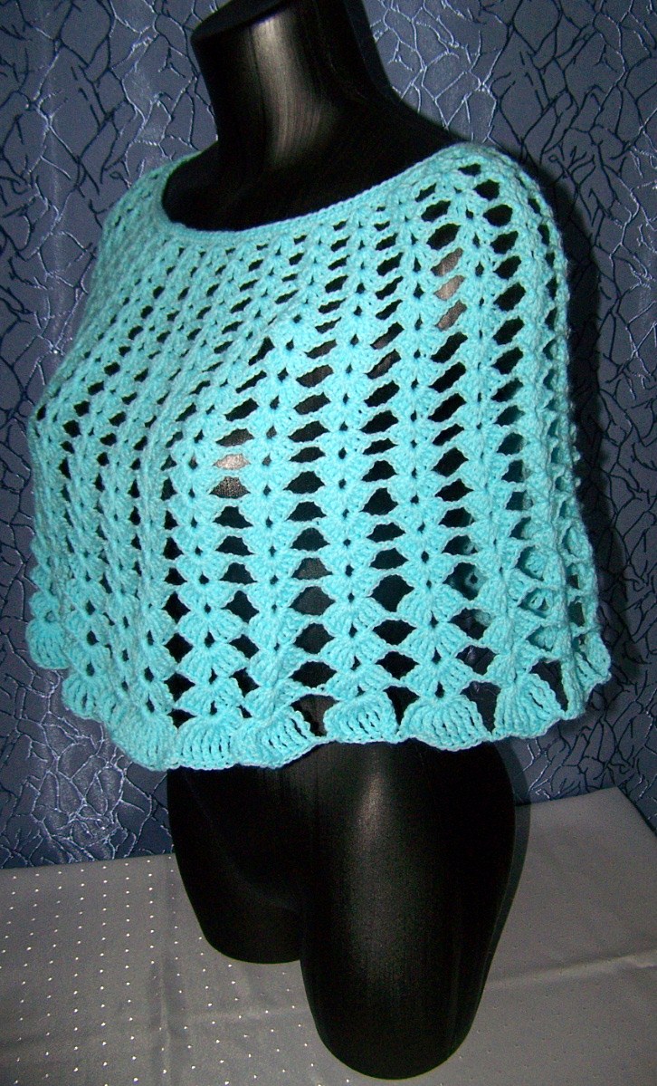 Háčkovaný wrap shoulder / pončo.