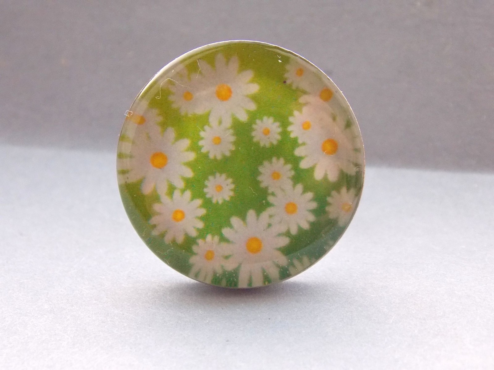 Prsten s rozkvetlou loukou