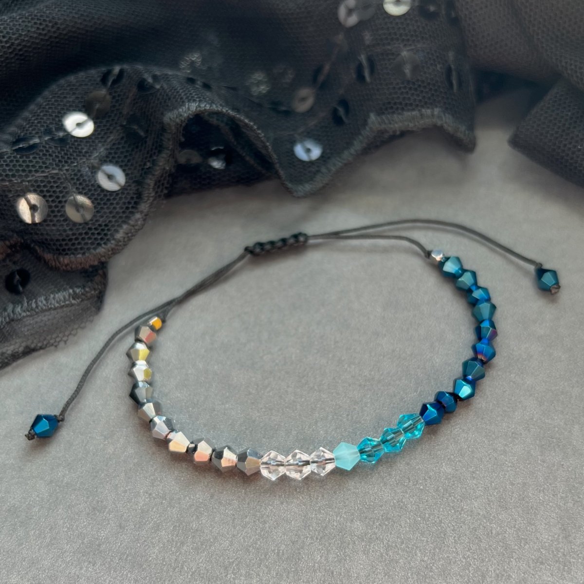 Půlnoční duhový náramek šňůrkový