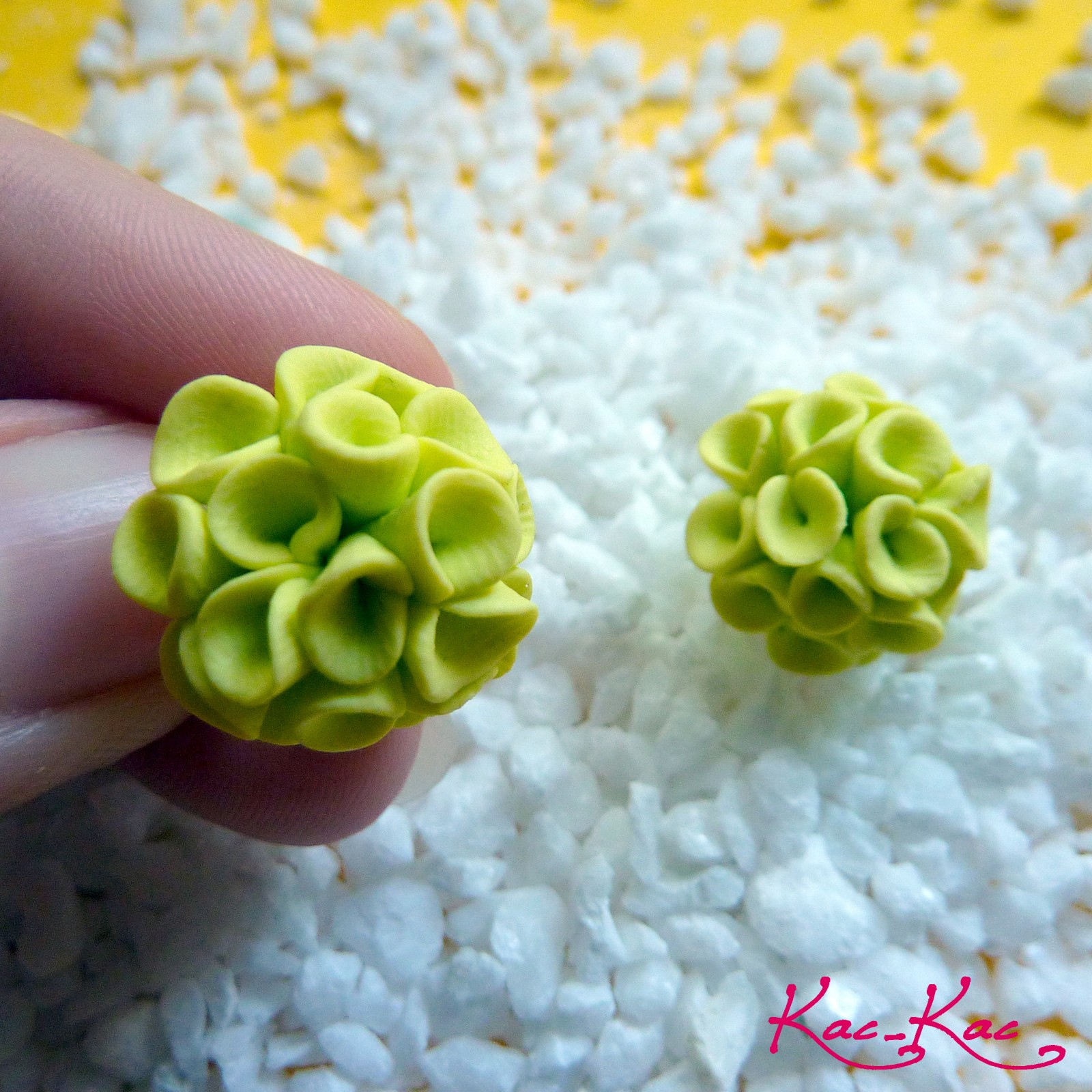 Kvítečky - limetkové zelené - fimo náušnice