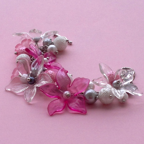 Růžový květinový náramek