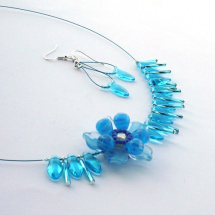 Azuro- rozkvetlý náhrdelník s náušnicemi