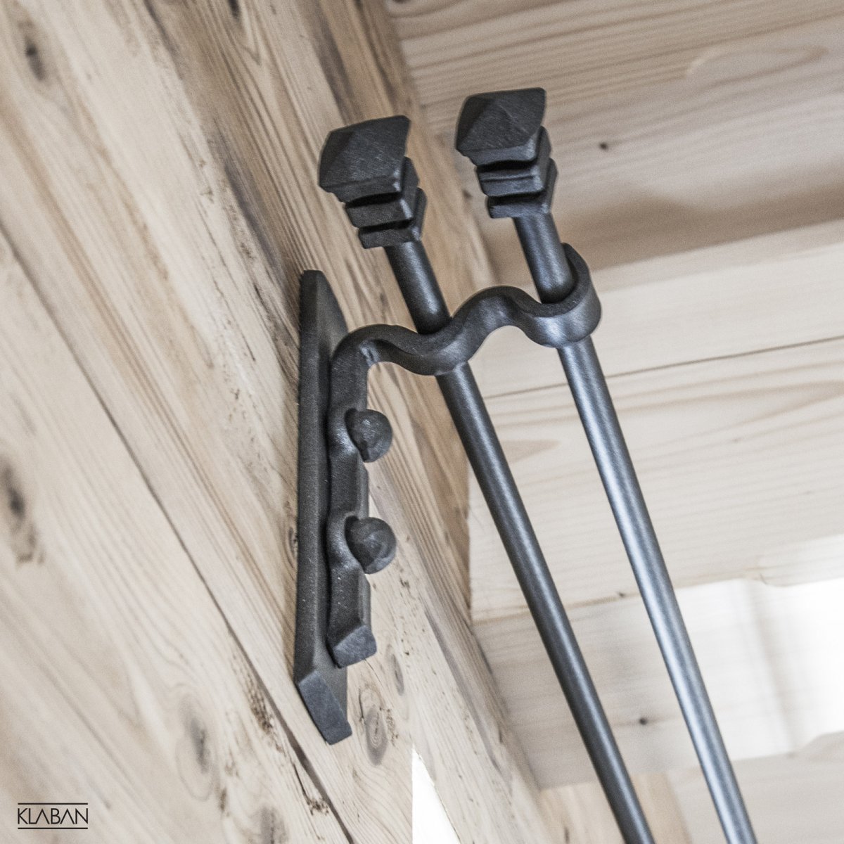 Kovaná dvojitá garnýž na okno 