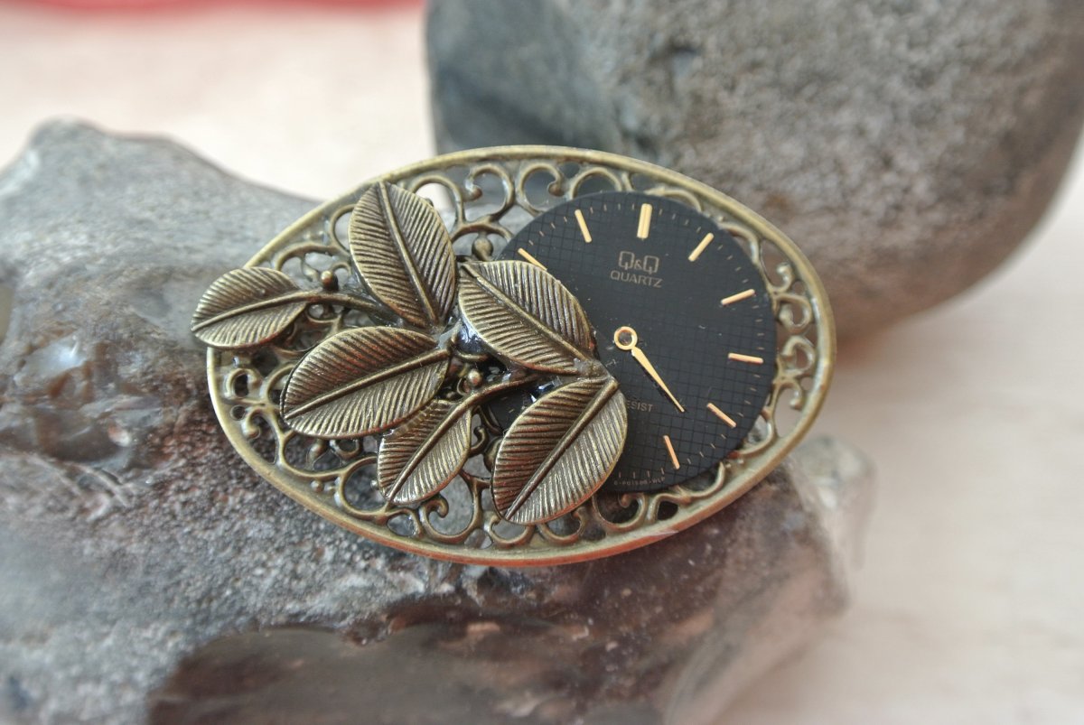 Steampunková brož  s ciferníkem