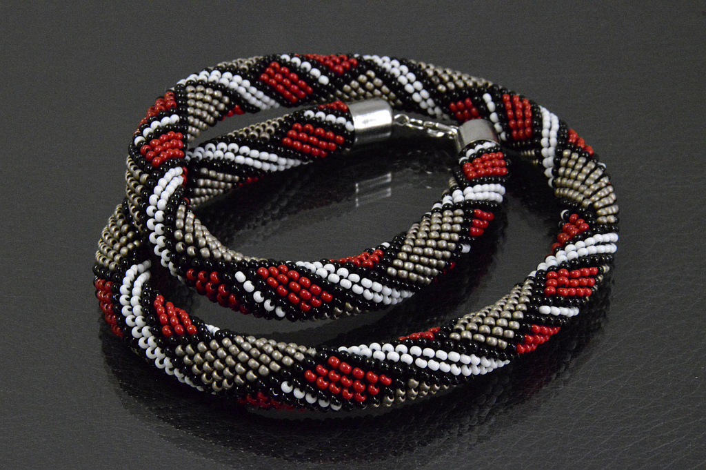 Háčkovaný náhrdelník/dutinka No. 5