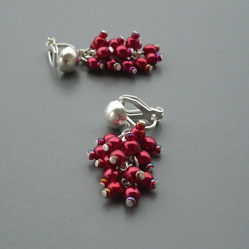 Červené hrozínkové klipsy