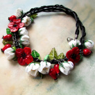 "Luční.."náhrdelník, vinuté skleněné květy a chirurgická ocel