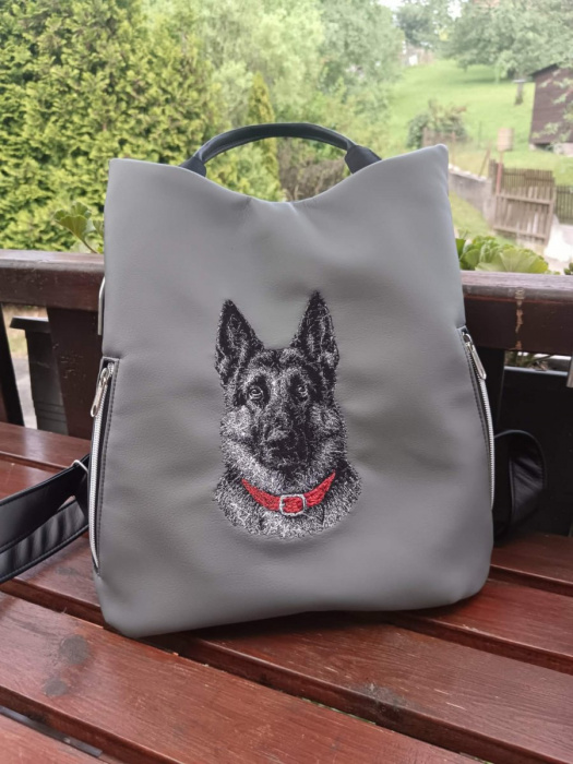 Vyšívaný batoh Safe - Německý ovčák na šedé