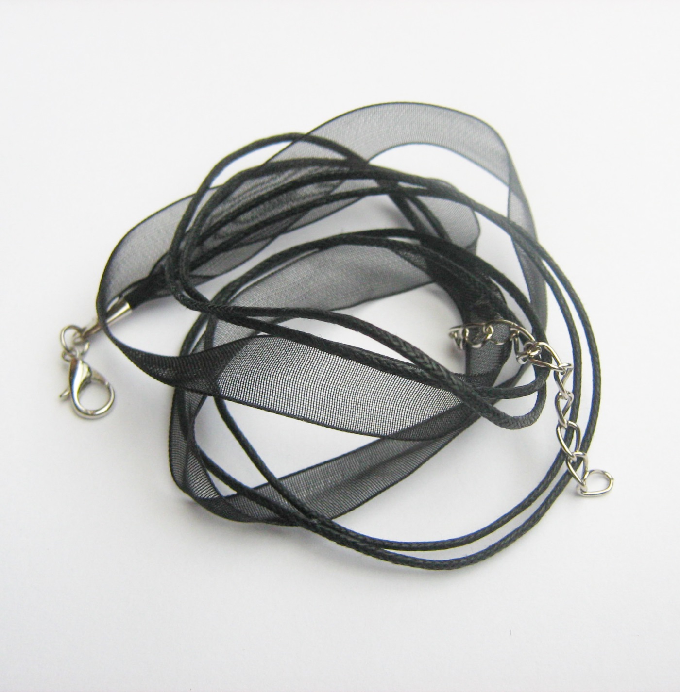 Voskové šnůrky a organza 1ks