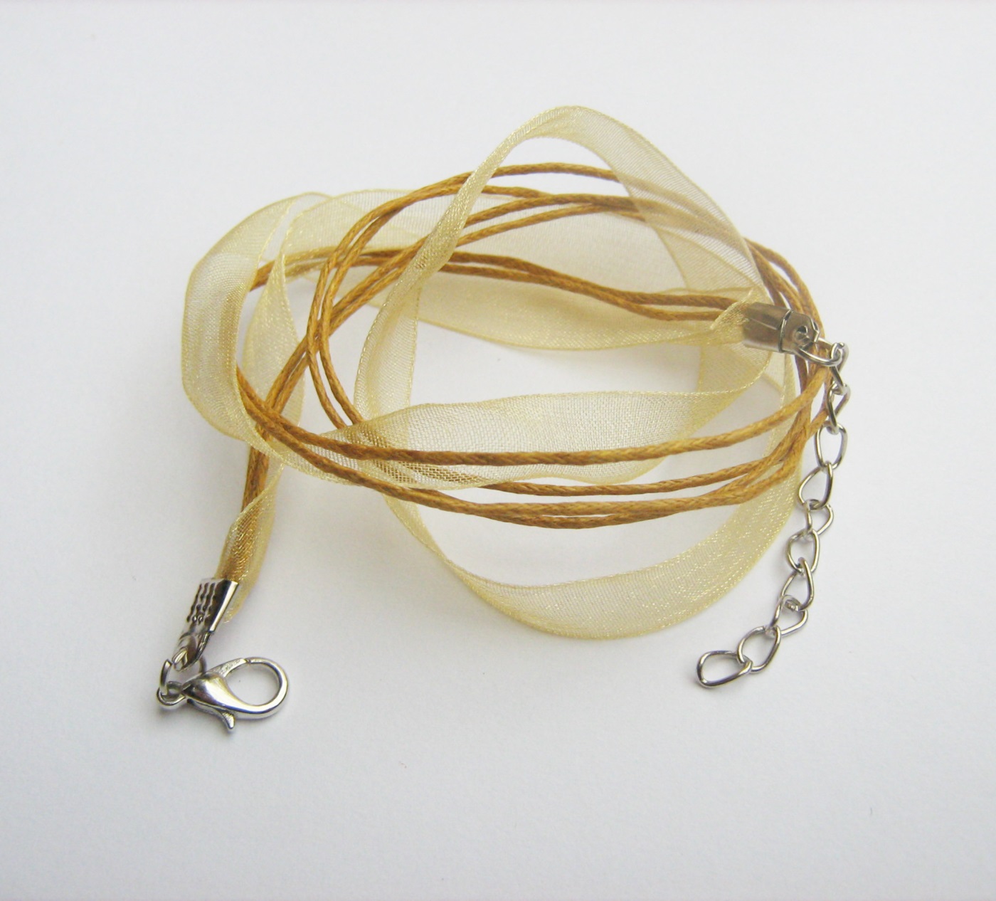 Voskové šnůrky a organza 1 ks