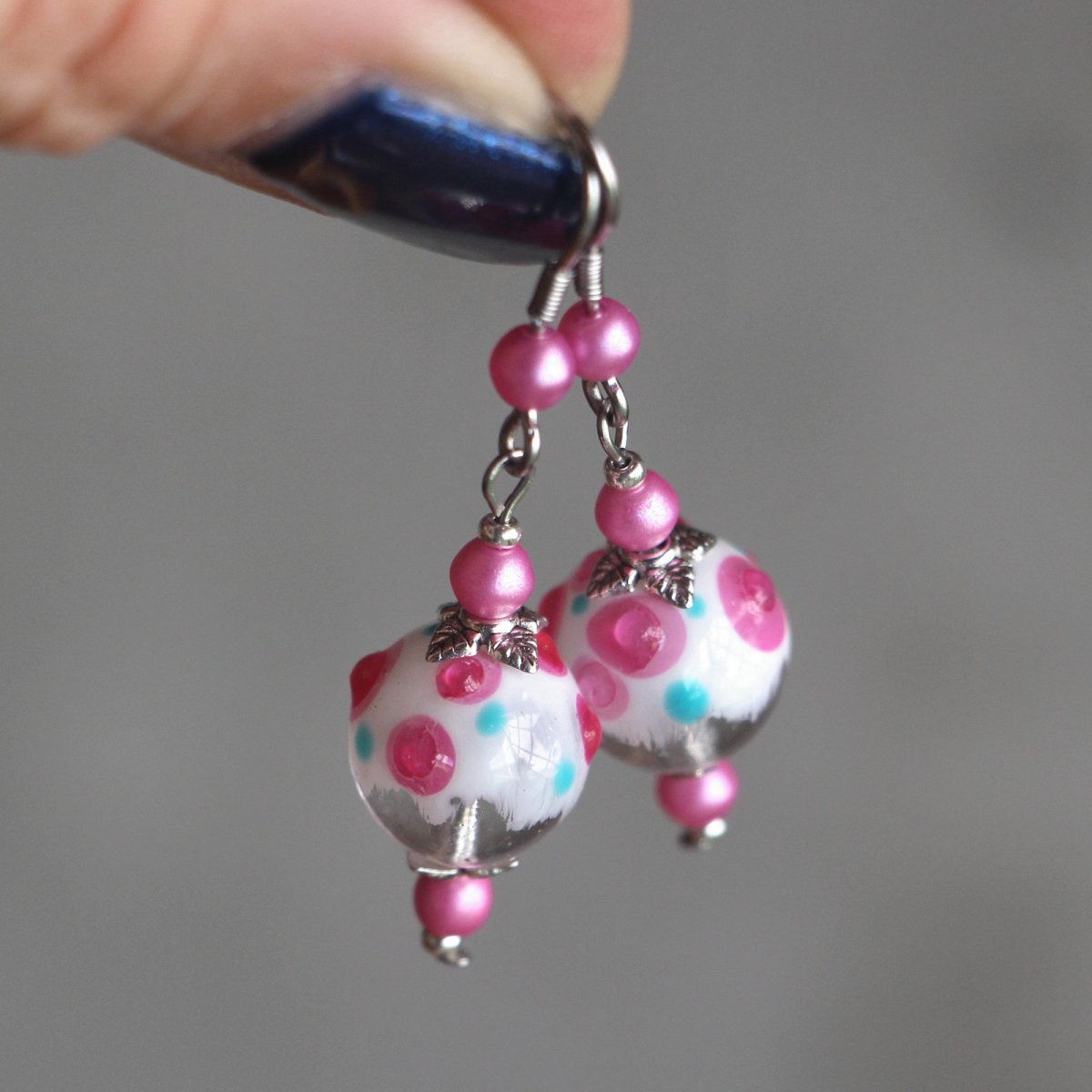 Náušnice dlouhé, imitace vinuté sklo - růžová, bílá