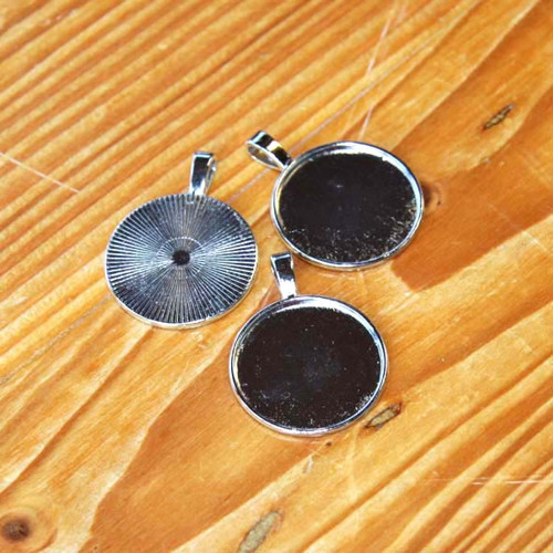 Lůžko 25mm - 1ks - Platinové