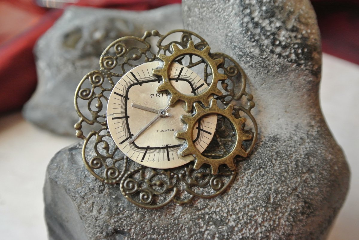 Steampunková brož  s ciferníkem - dvě ozubená kolečka