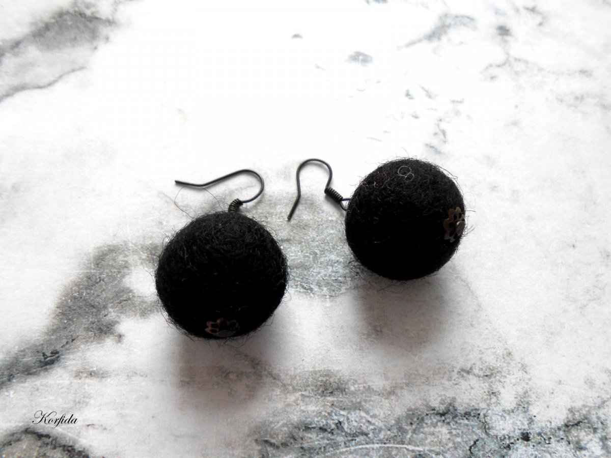 Náušnice plstěné černé (162/17)