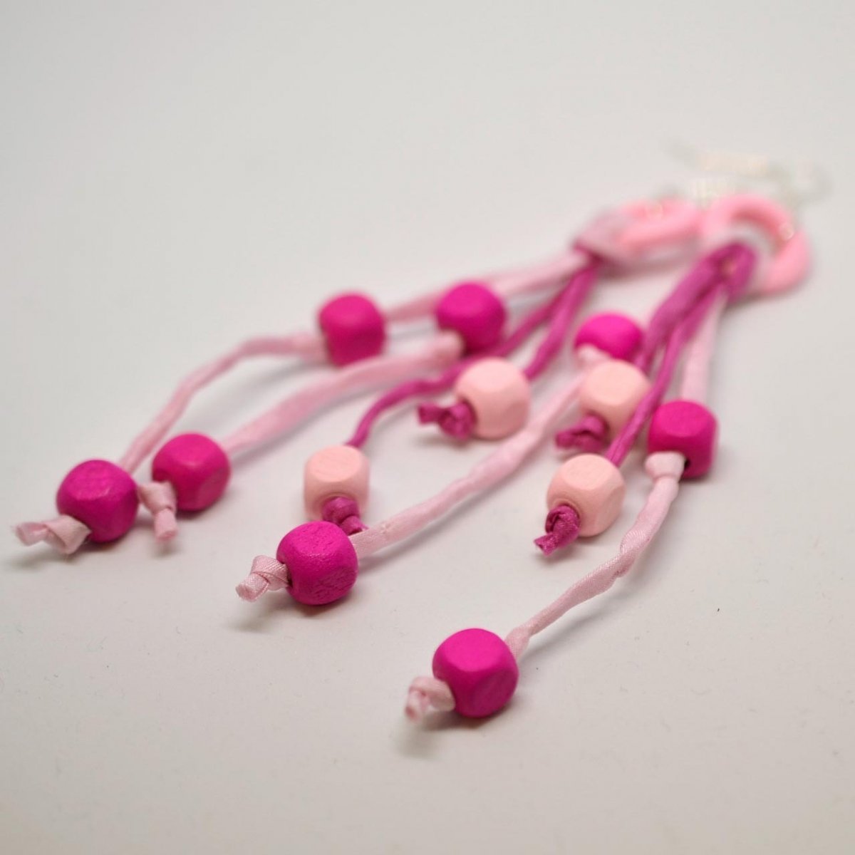 Růžové extra dlouhé náušnice hedvábí-dřevo 9046146