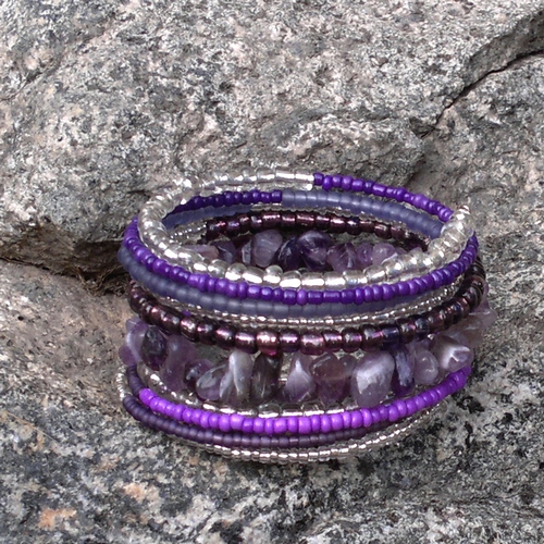 Fialový náramek s ametystem