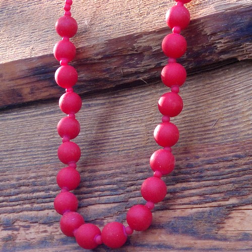 Červené matné retro korále