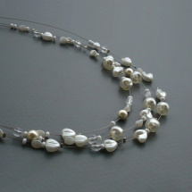 Bílý perličkový třířadý náhrdelník - srdce - delší