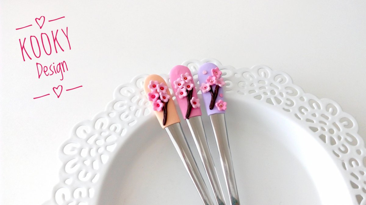 Čajová lžička rozkvetlá třešeň