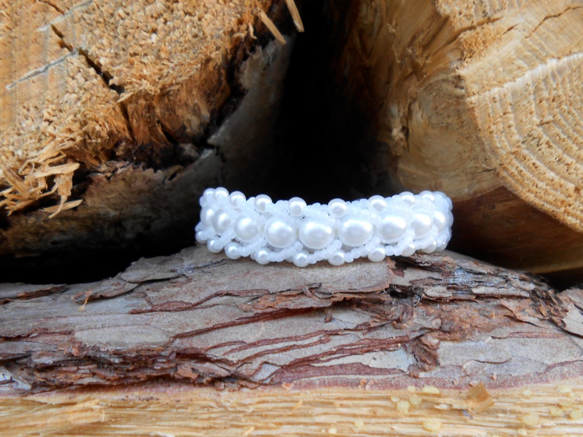 Náramek šitý sněhobílý (223-18)