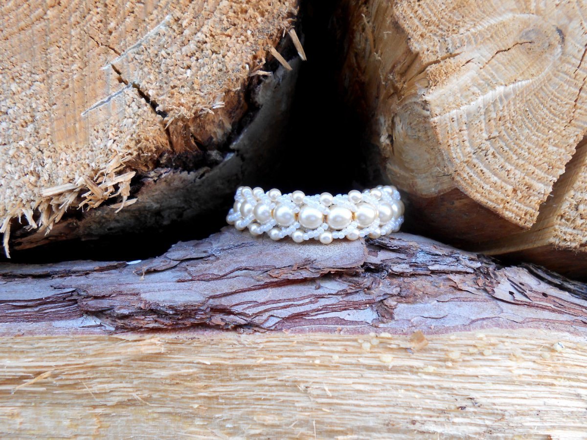 Náramek šitý krémový (228-18)