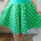 Kolová sukně puntík na zelené (UNI)
