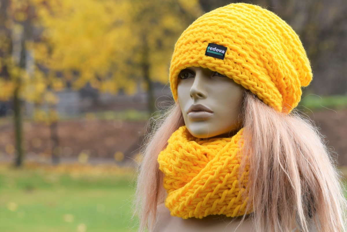 Čepice, nákrčník a bezprsťáčky 1816