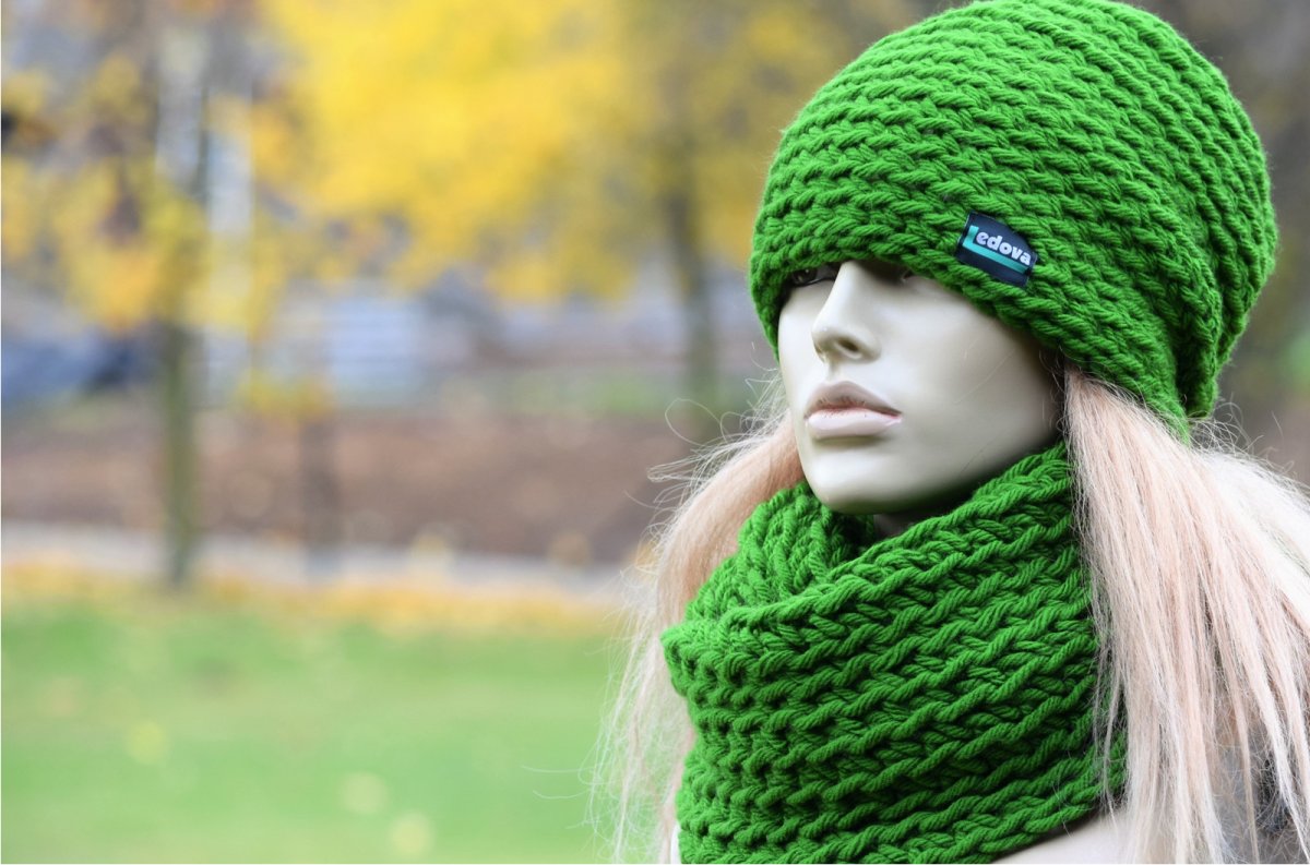 Čepice, nákrčník a bezprsťáčky 1822