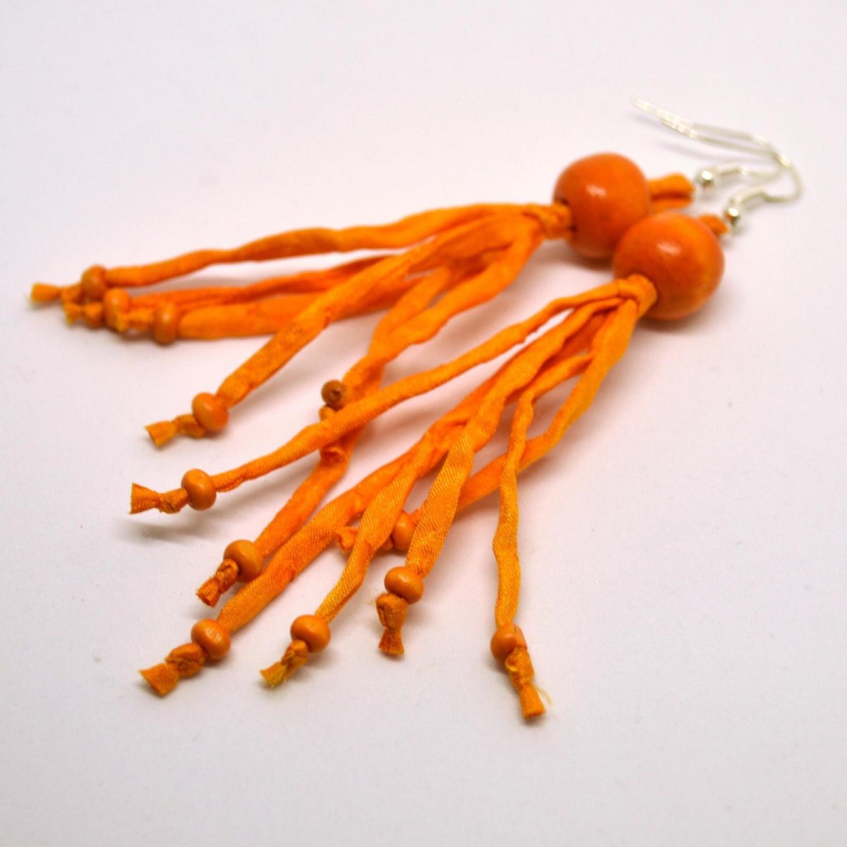 Oranžové náušnice hedvábí-dřevo 9945887