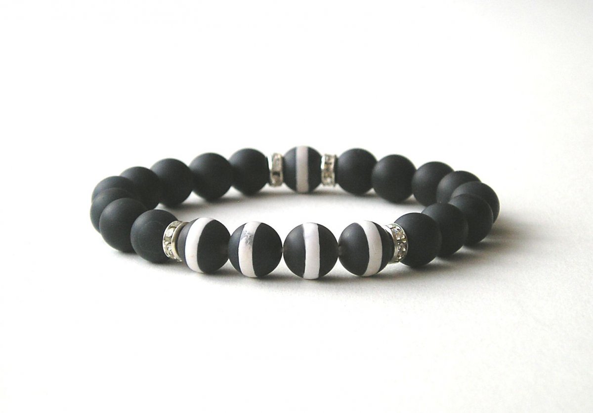 Z dZi achátu, onyxu..silně ochraňující