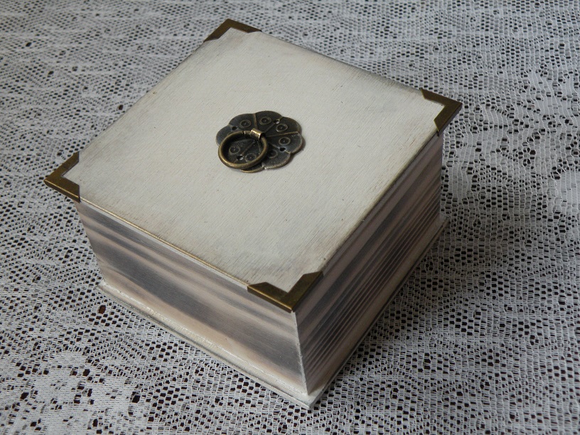  Svatební originální dárková krabička s víkem s kováním čtverec