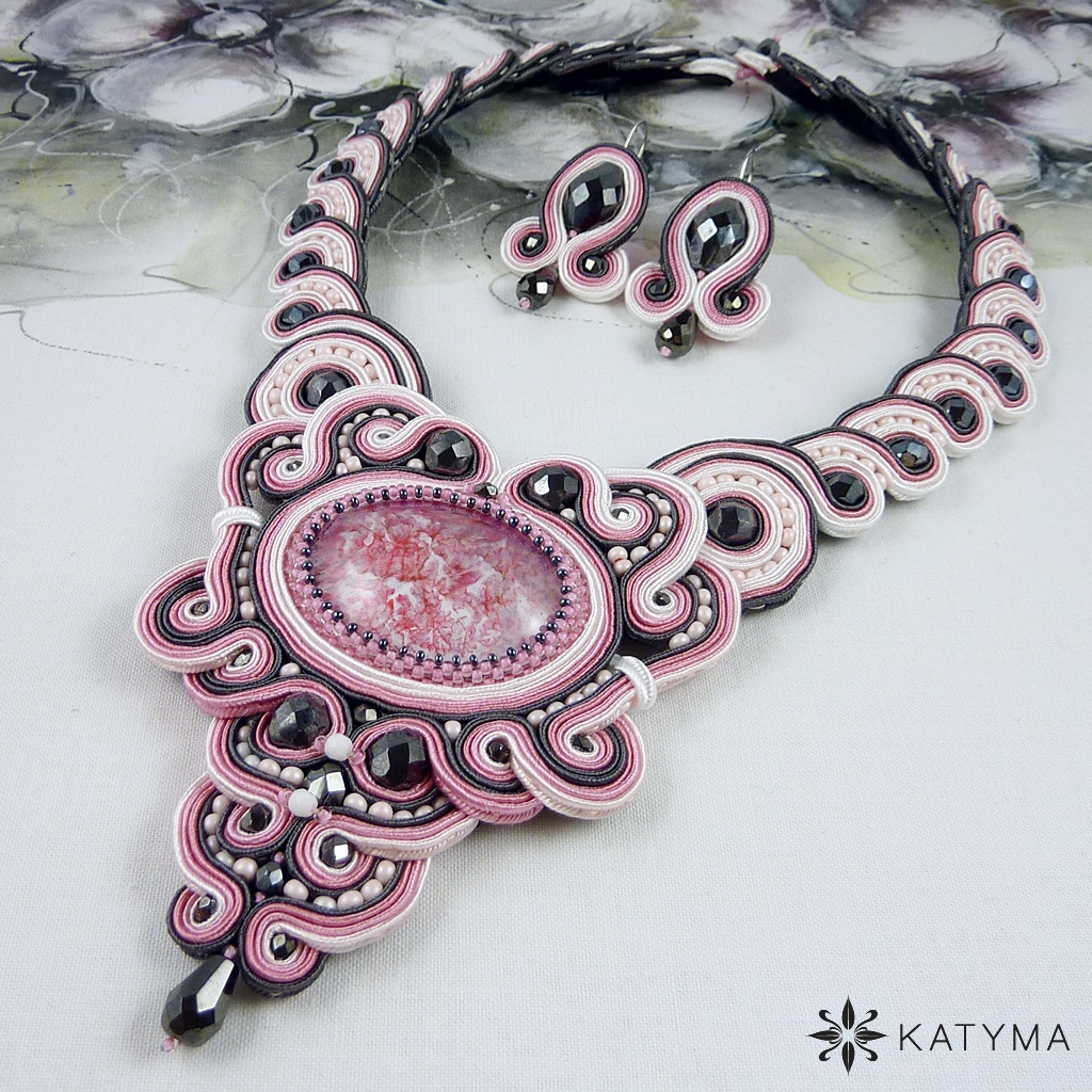 Souprava pro červánkovou královnu