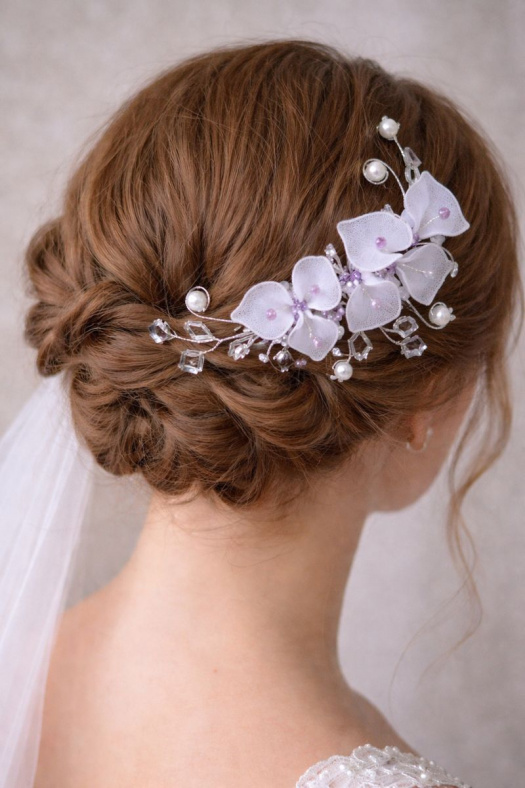 Svatební ozdoba do vlasů s perličkami – ručně vyráběná vlasová dekorace