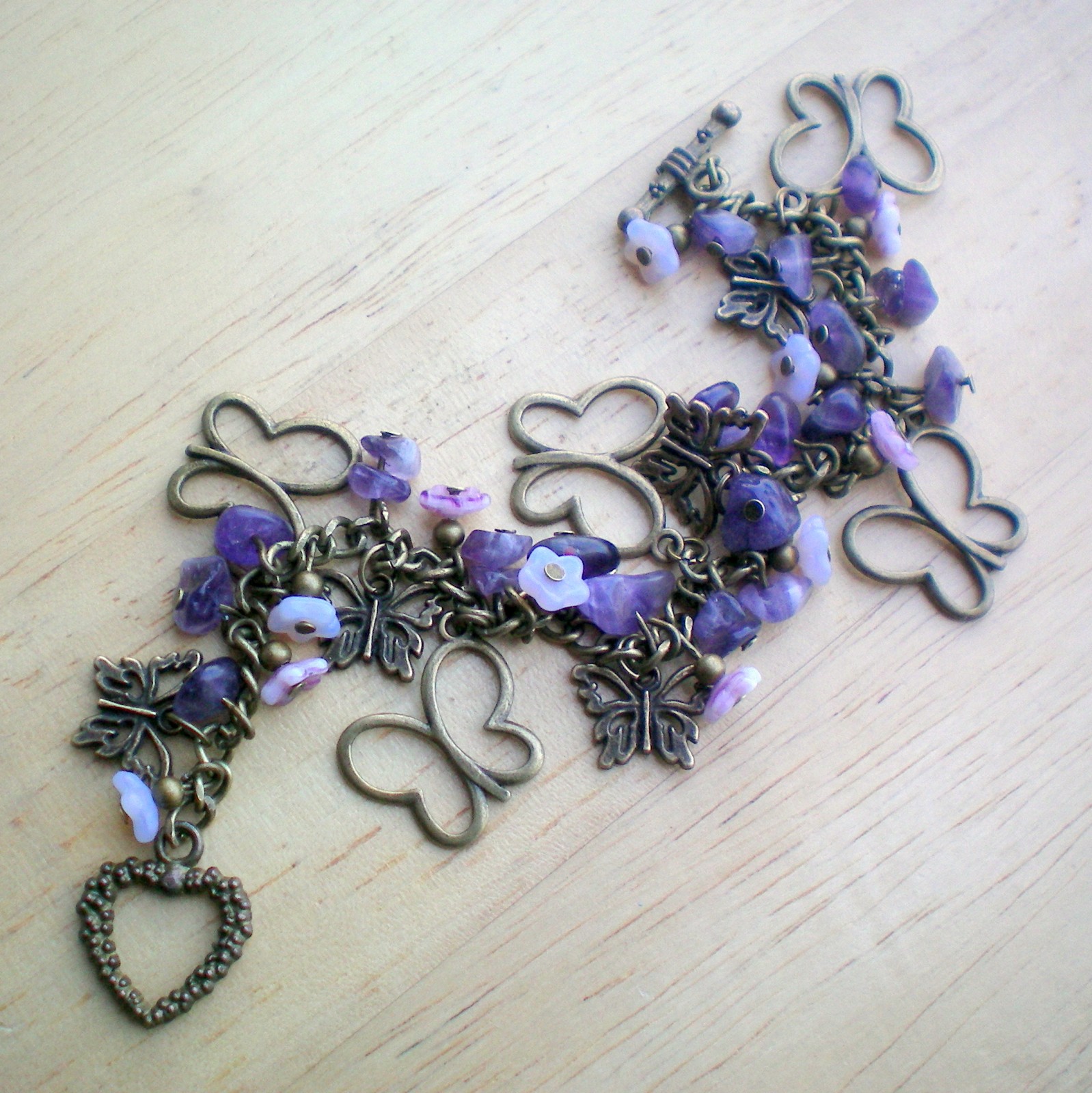 Louka plná motýlů - luxusní náramek s ametystem