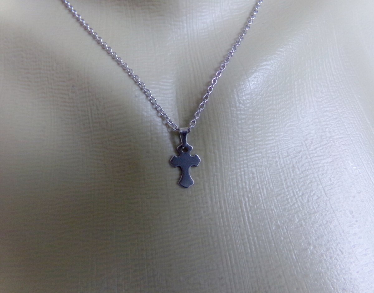 Přívěšek  - Nerez křížek na řetízku