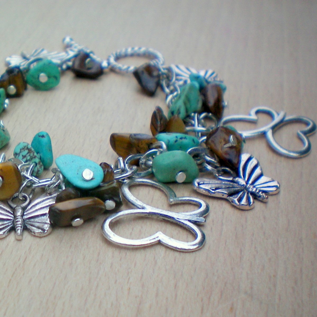 Motýlkový náramek s tyrkysem a tygřím okem