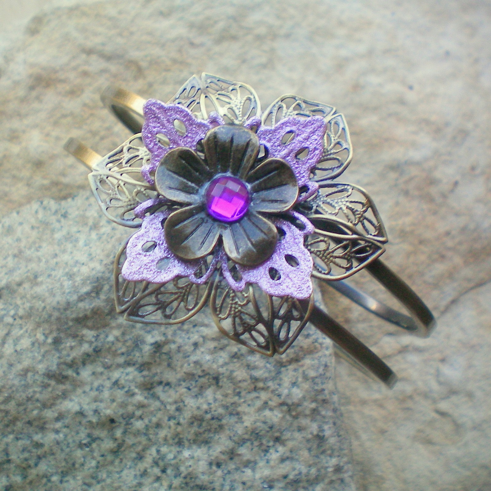 Náramek s květinou