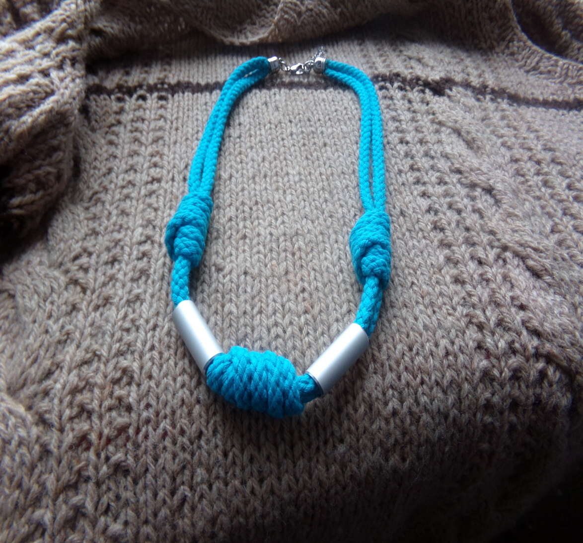 Náhrdelník   do modra laděný sukový